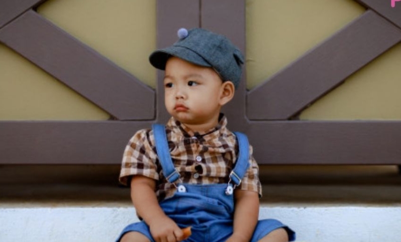 icecreammuor-kid-bored